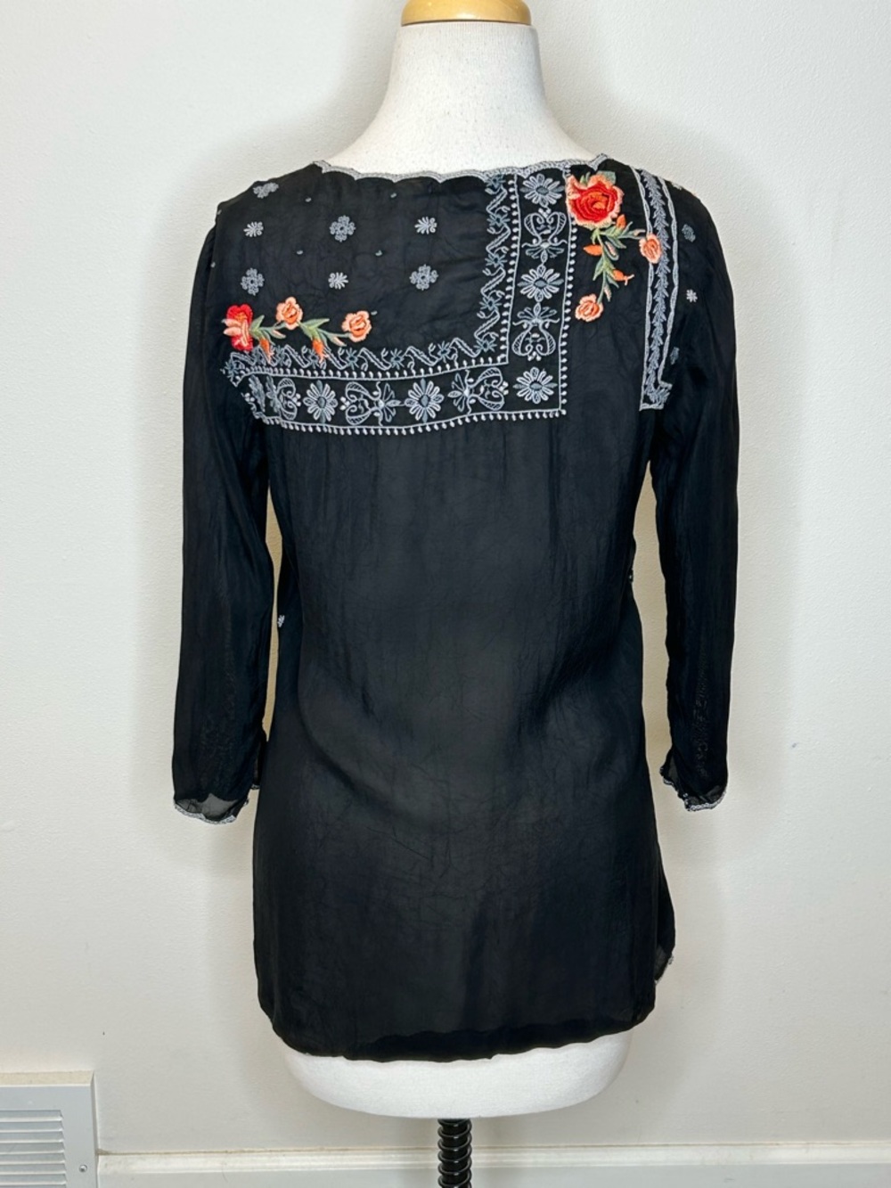 Johnny Was Black Floral Embroidered V-Neck Tunic Rayon Size XS - Picture 5 of 9